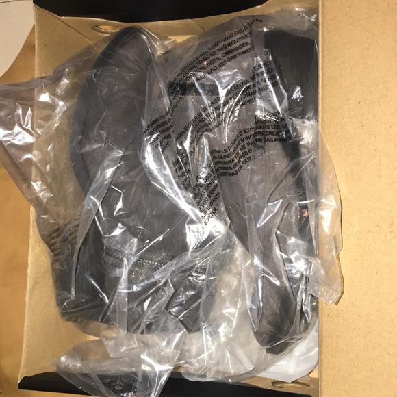 Gray suede Kenneth Cole ankle boots - Picture 5 of 5